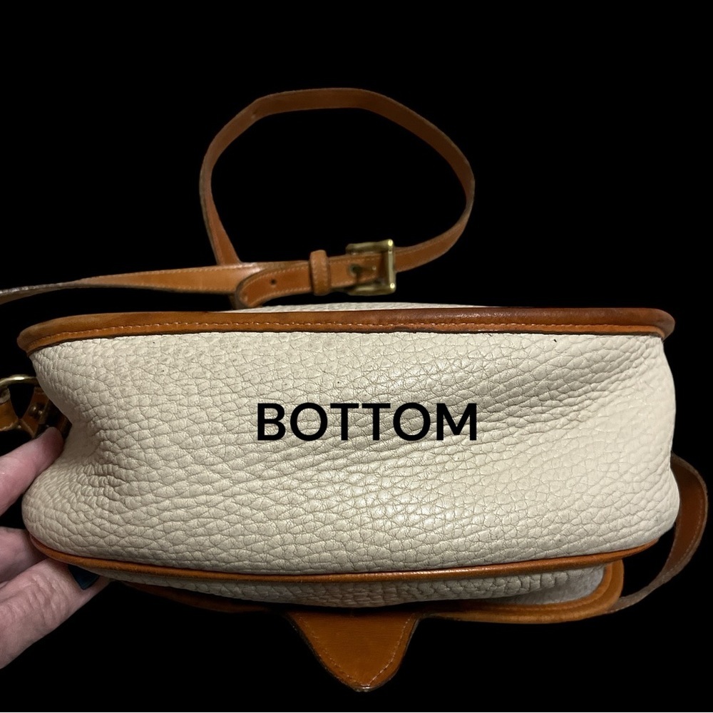 Elegant Cream and Tan Leather Shoulder Bag - Picture 5 of 9